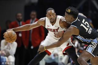 在防守端屡 在防守端屡